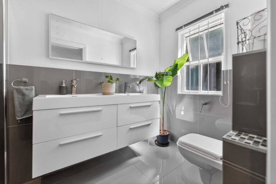 2 Bedroom Property for Sale in Oranjezicht Western Cape